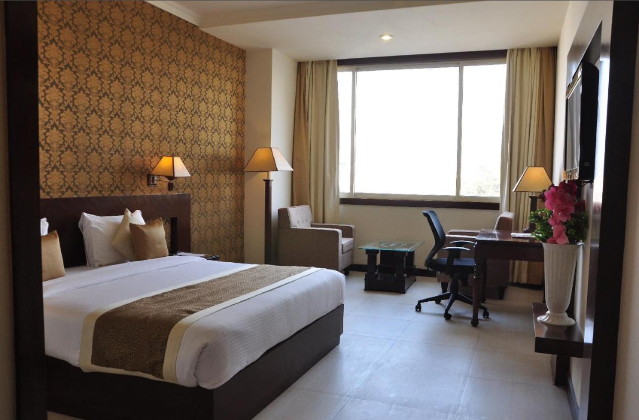 Hotel Devashish Haldwani Exterior photo